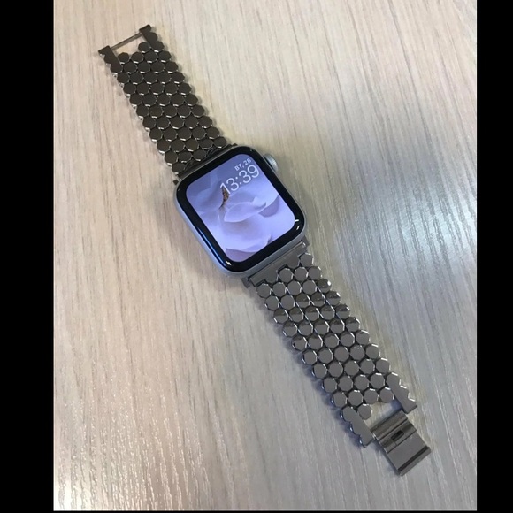 Gold & Silver Apple Watch Bands - Picture 4 of 7